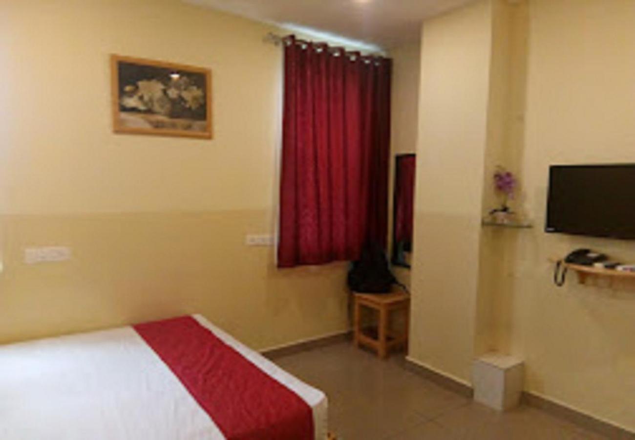 Chaplin Hotel Pondicherry Exterior photo