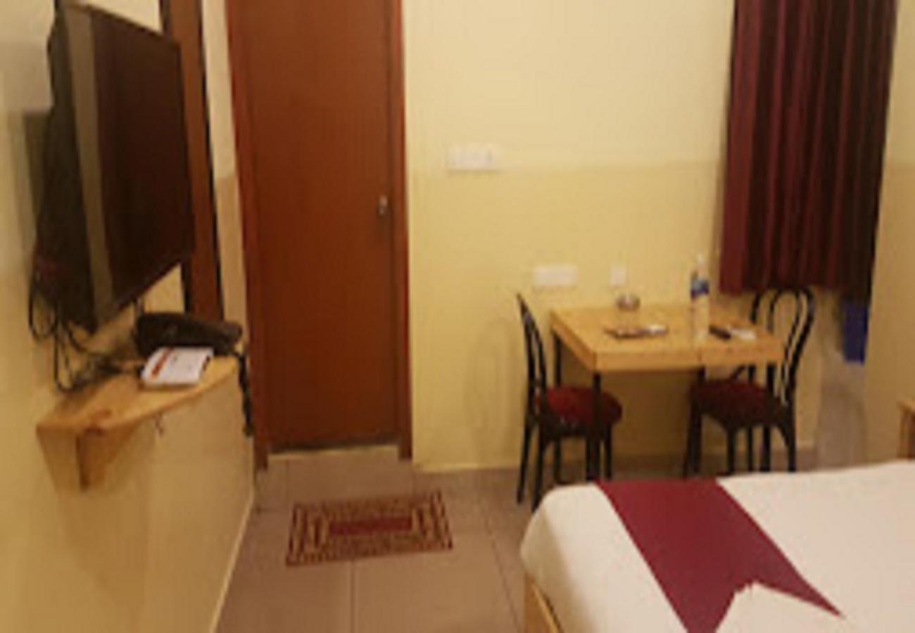 Chaplin Hotel Pondicherry Exterior photo